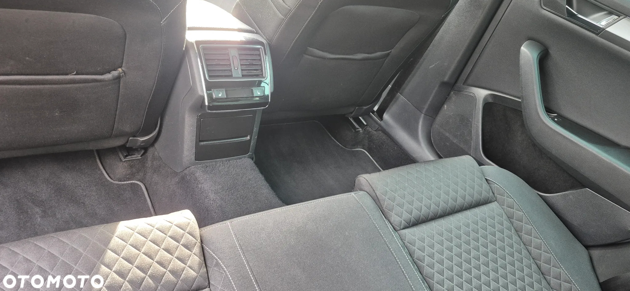 Skoda Superb 2.0 TDI Style DSG - 14