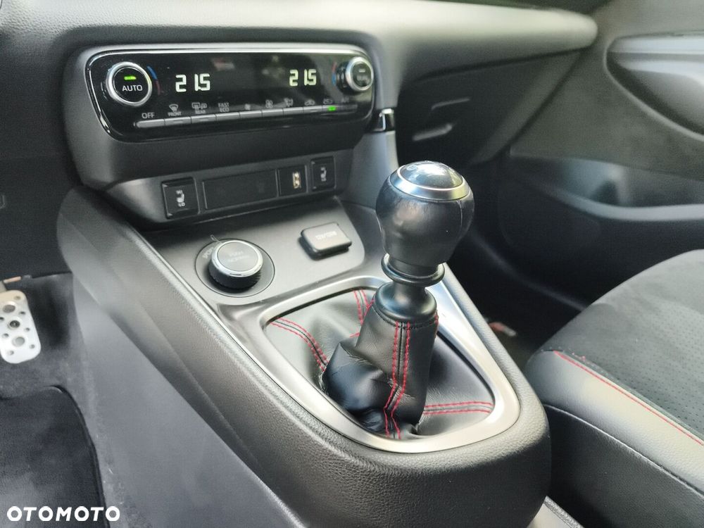 Toyota Yaris - 24