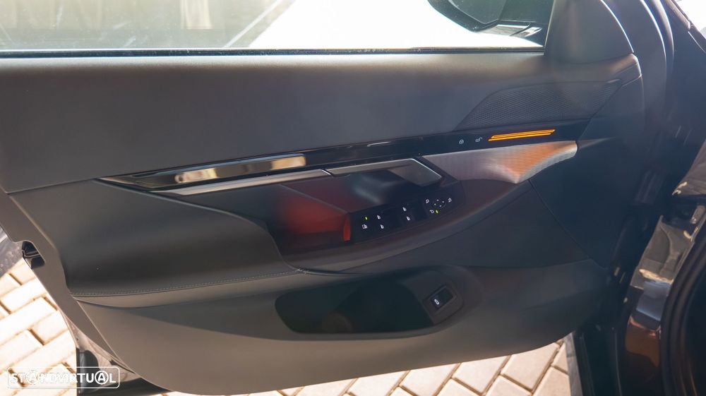 BMW 520 d Pack Desportivo M - 11