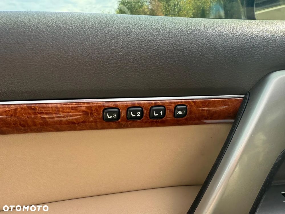 Toyota Land Cruiser LC 4.6 V8 Limited 7os - 22