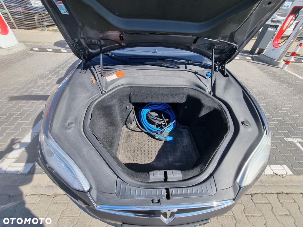 Tesla Model S - 9