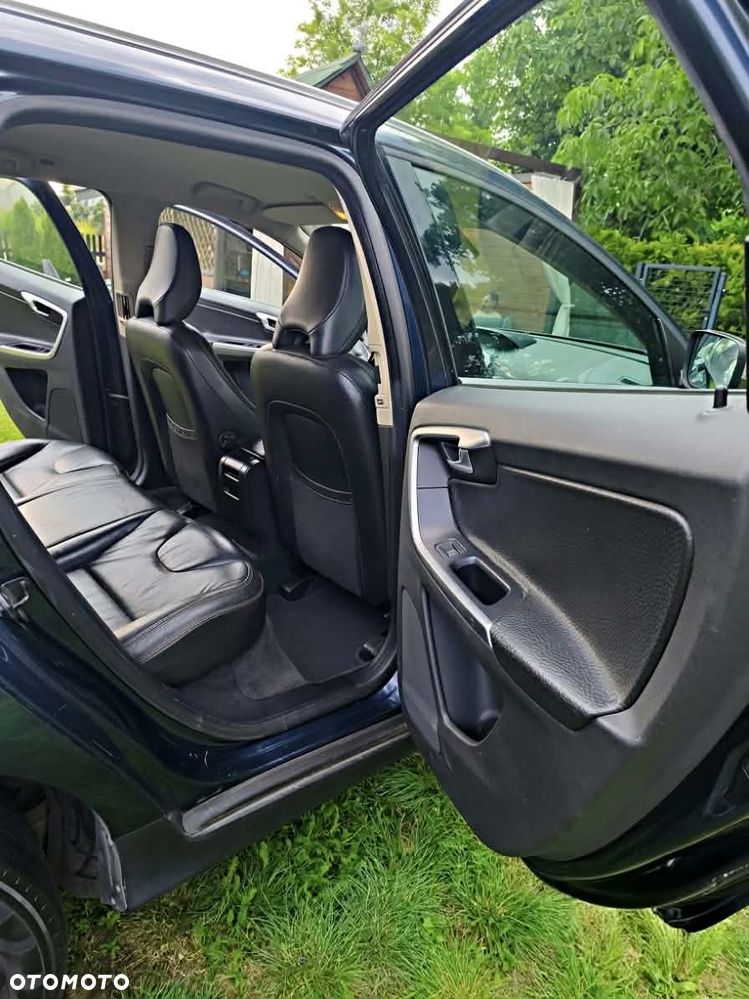 Volvo XC 60 D5 AWD - 11