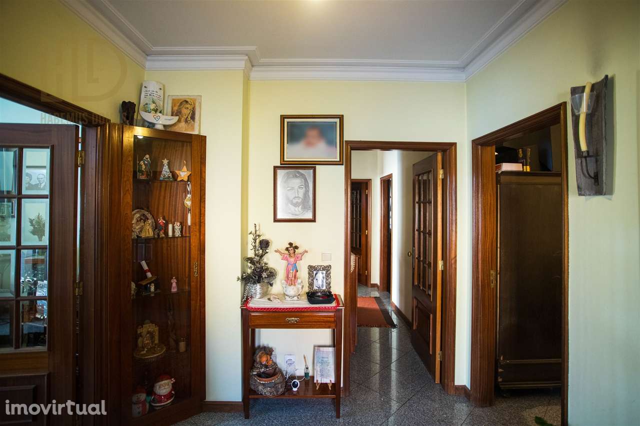 Moradia unifamiliar T4+1 com 351m2 em Pedroso - Grande imagem: 4/56