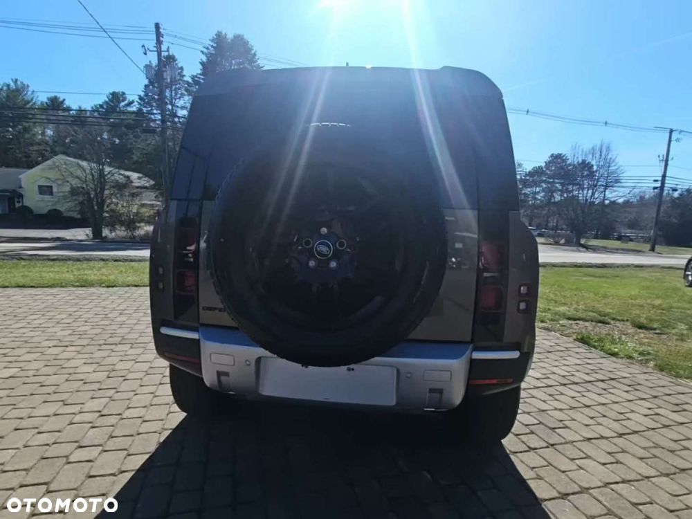 Land Rover Defender - 3