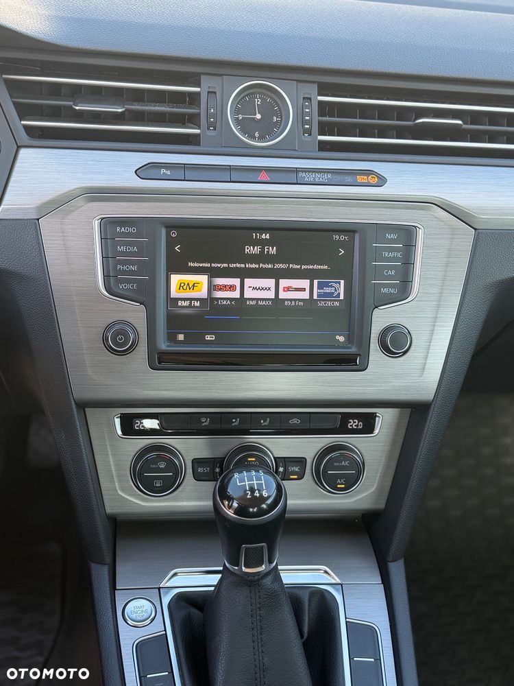 Volkswagen Passat 1.6 TDI BMT Trendline - 21
