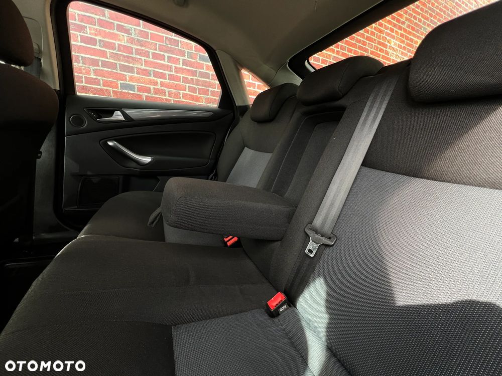 Ford Mondeo - 17
