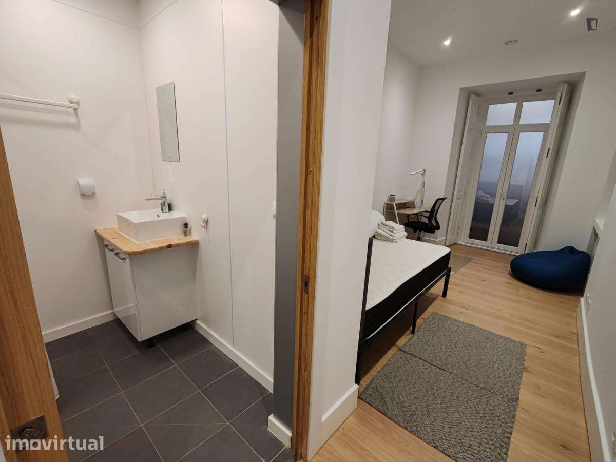 Quarto - localizado em Lisbon - Grande imagem: 5/19