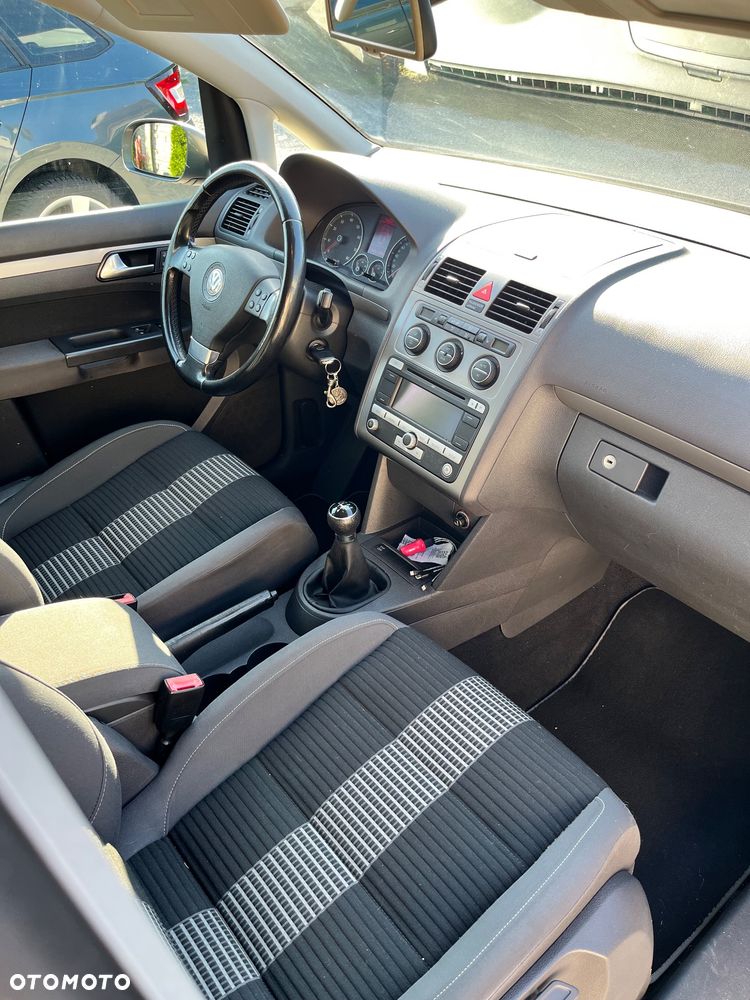 Volkswagen Touran - 18