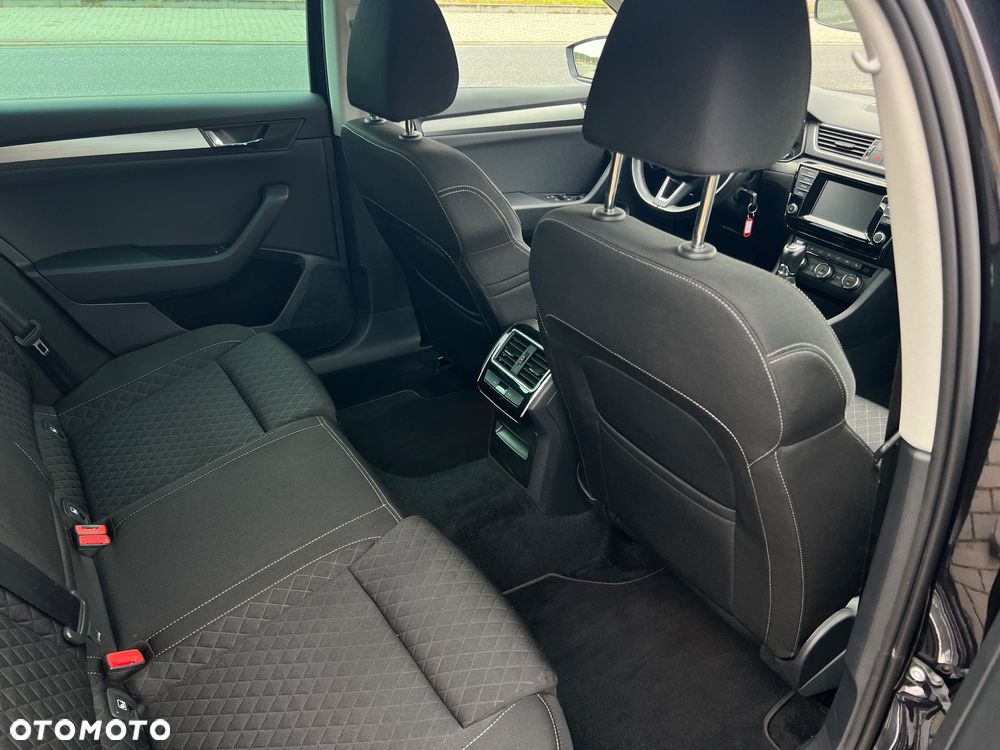 Skoda Superb 2.0 TDI Sportline - 27