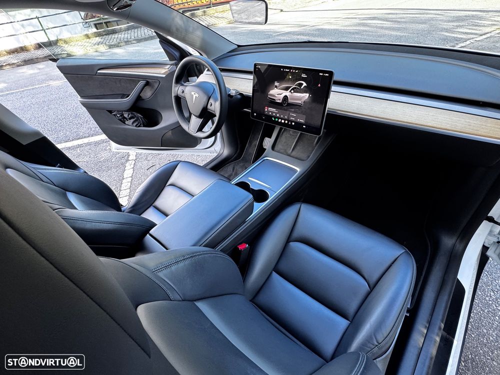 Tesla Model Y - 7