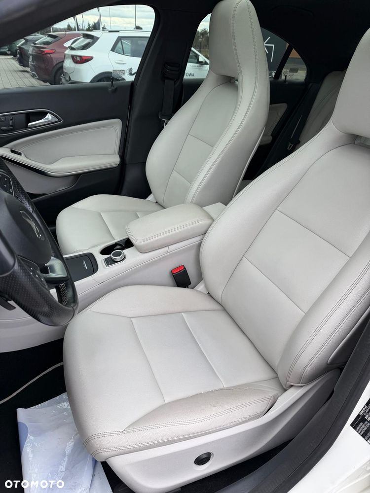Mercedes-Benz CLA 250 4-Matic AMG Line - 14