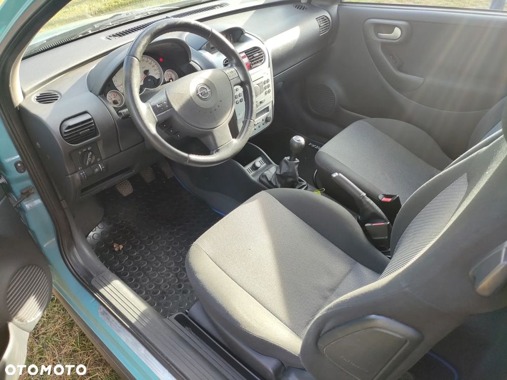 Opel Corsa 1.0 12V Cosmo - 9