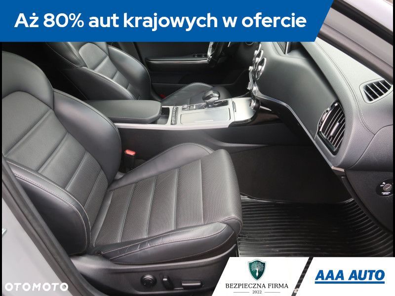 Kia Stinger - 10