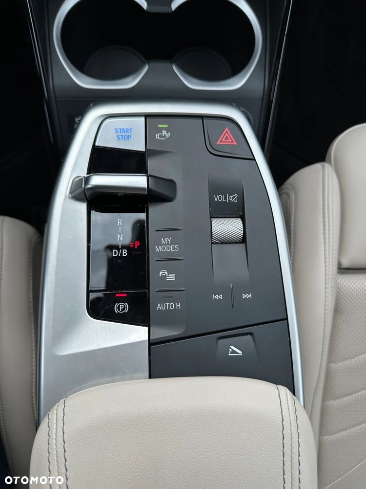 BMW iX2 eDrive20 66.5kWh M Sport - 20