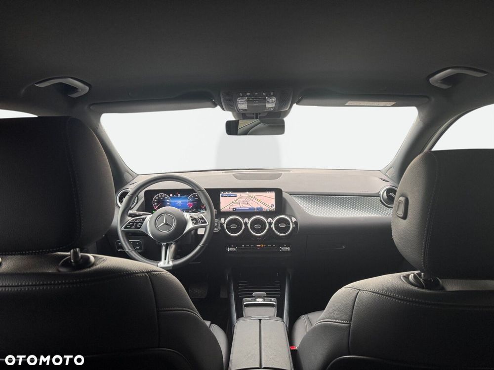 Mercedes-Benz GLA - 13