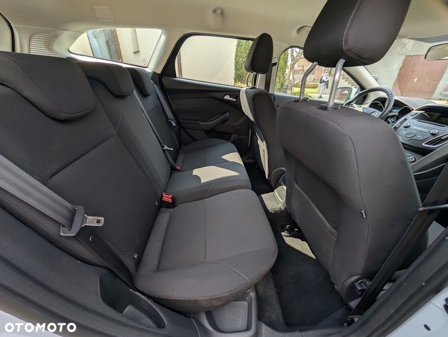 Ford Focus 1.6 Edition - 12