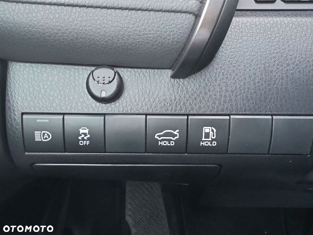 Toyota Camry - 19