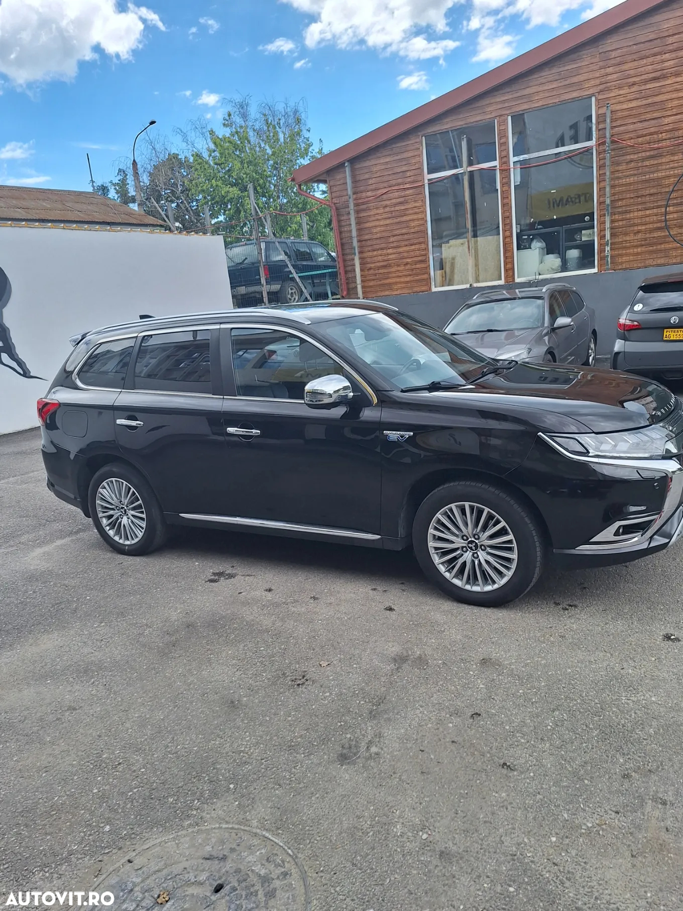 Mitsubishi Outlander 2.4 4WD Plug-In Hybrid Top - 12