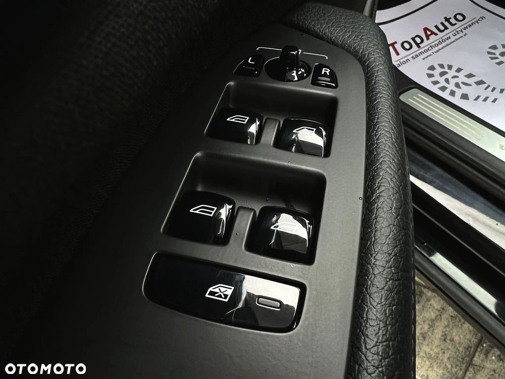 Volvo V90 D4 Momentum Pro - 32