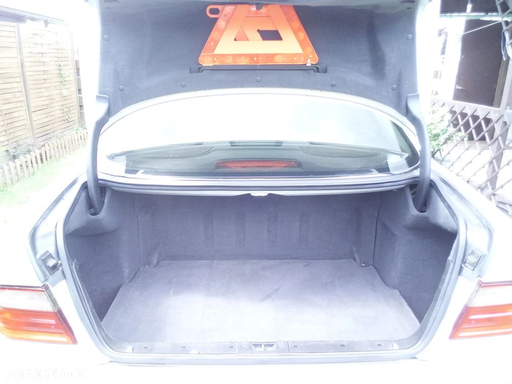 Mercedes-Benz Klasa E - 9