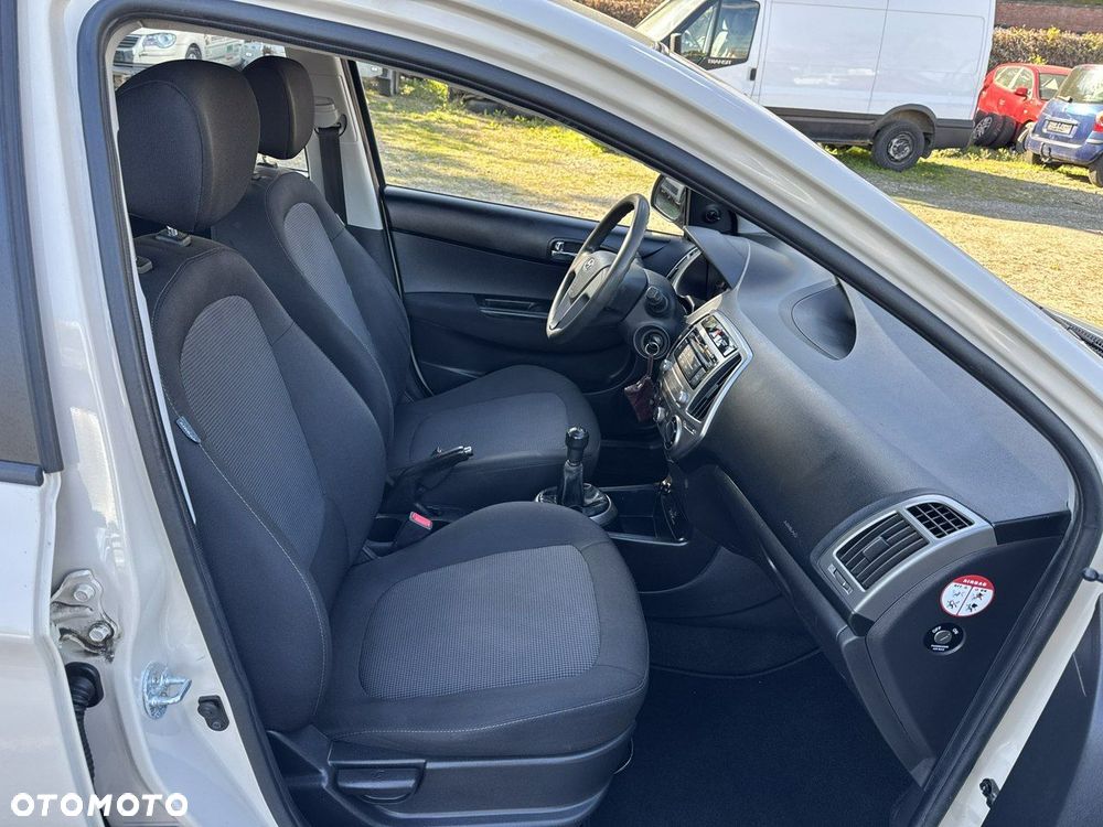 Hyundai i20 - 12