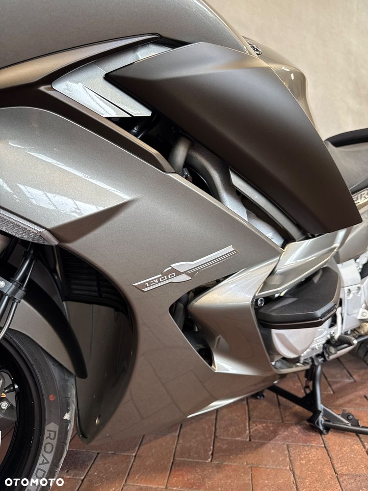 Yamaha FJR - 10