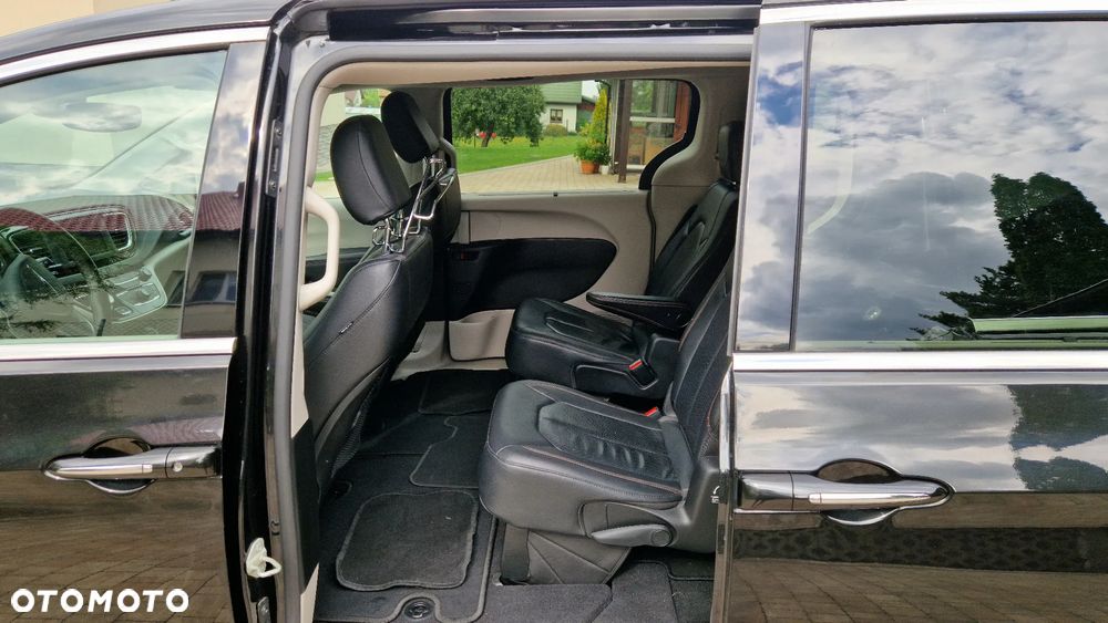 Chrysler Pacifica - 13