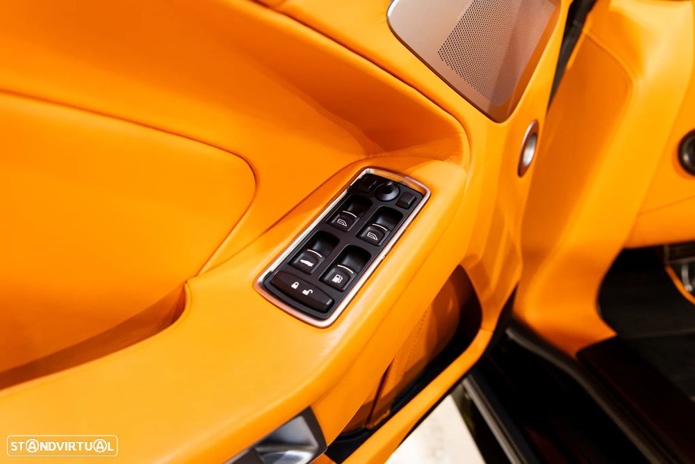 Aston Martin Vanquish Touchtronic 2 - 30
