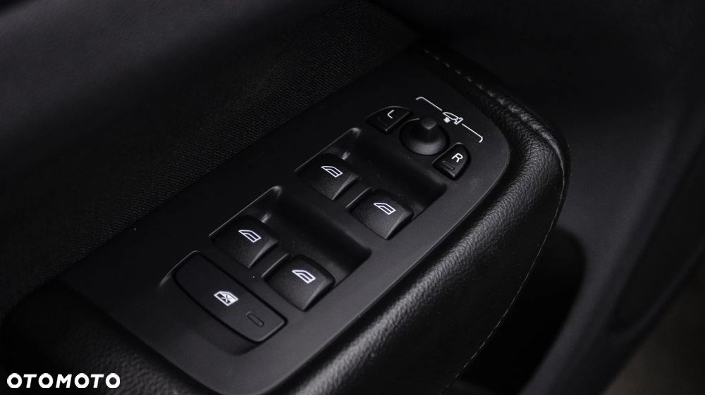 Volvo XC 60 T6 Plug-In Hybrid AWD R-Design - 38