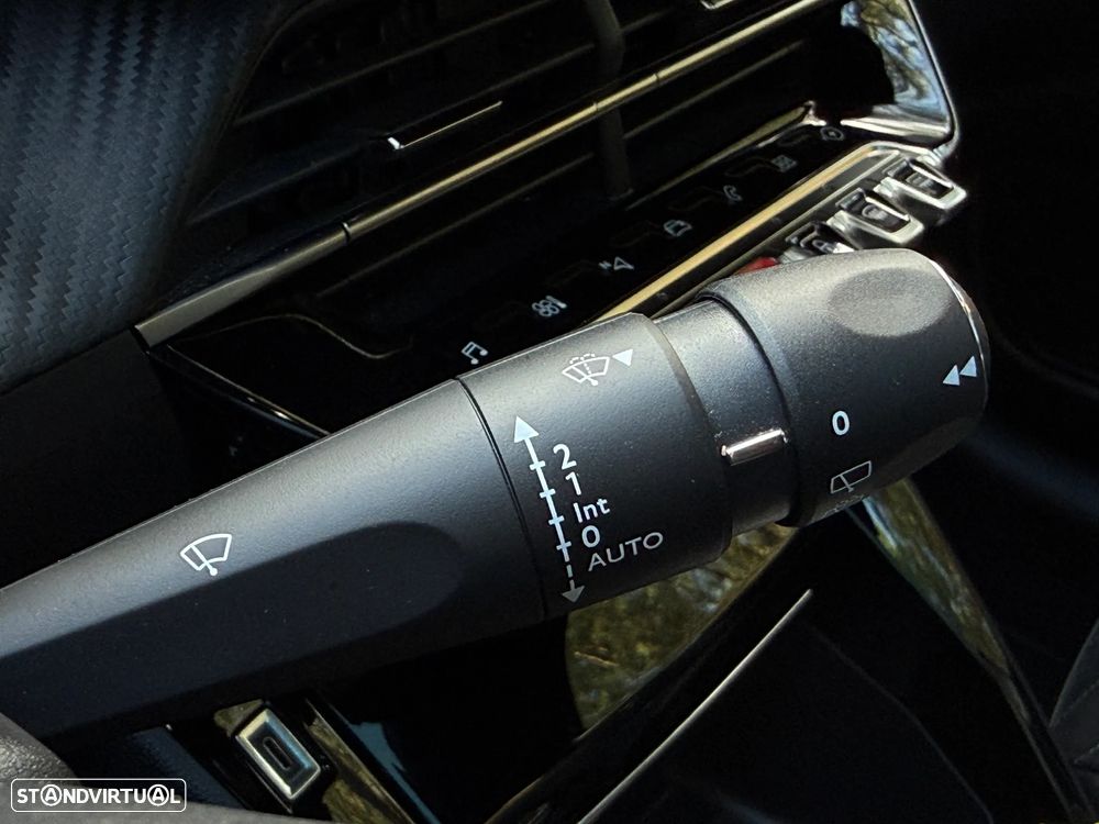 Peugeot e-208 GT - 19