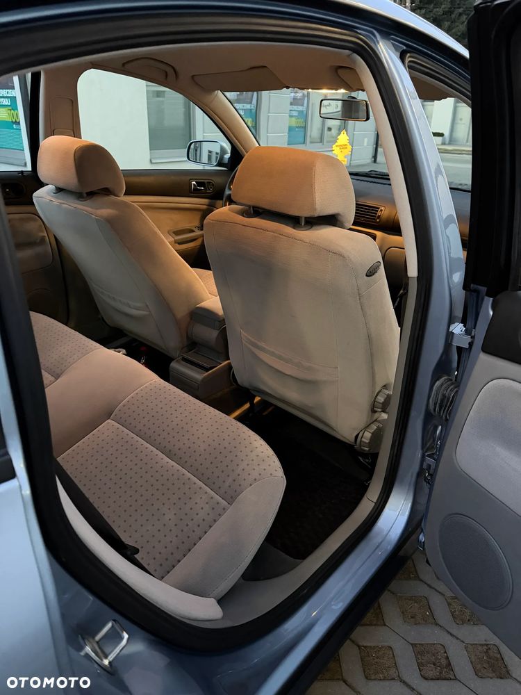 Volkswagen Passat - 22