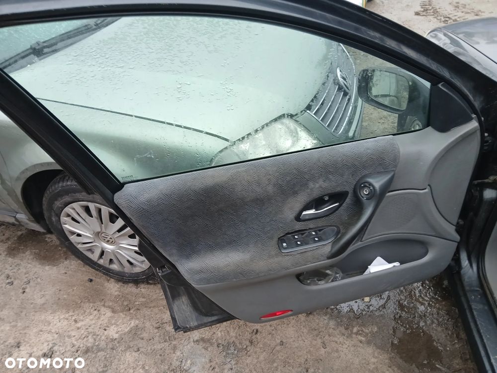 RENAULT LAGUNA II 1.8  HB fotel fotele kanapa deska kokpit podsufitka boczek boczki klamka podłokietnik licznik prędkościomierz - 2