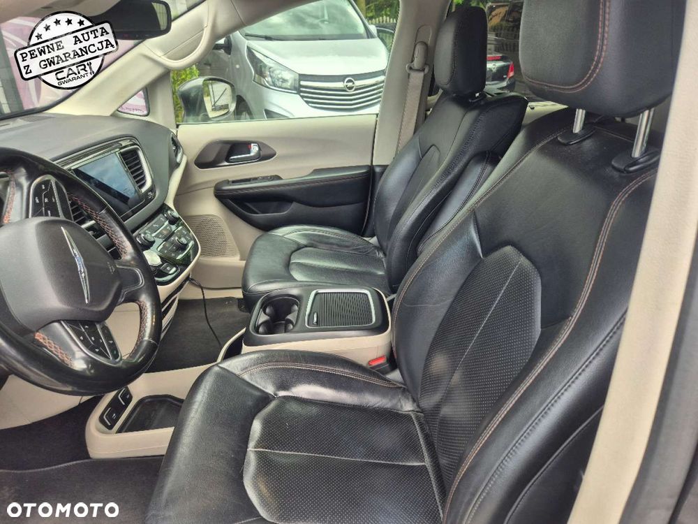 Chrysler Pacifica - 10