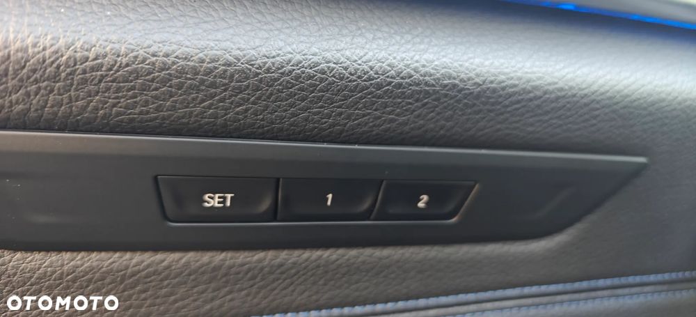 BMW Seria 5 540i - 35