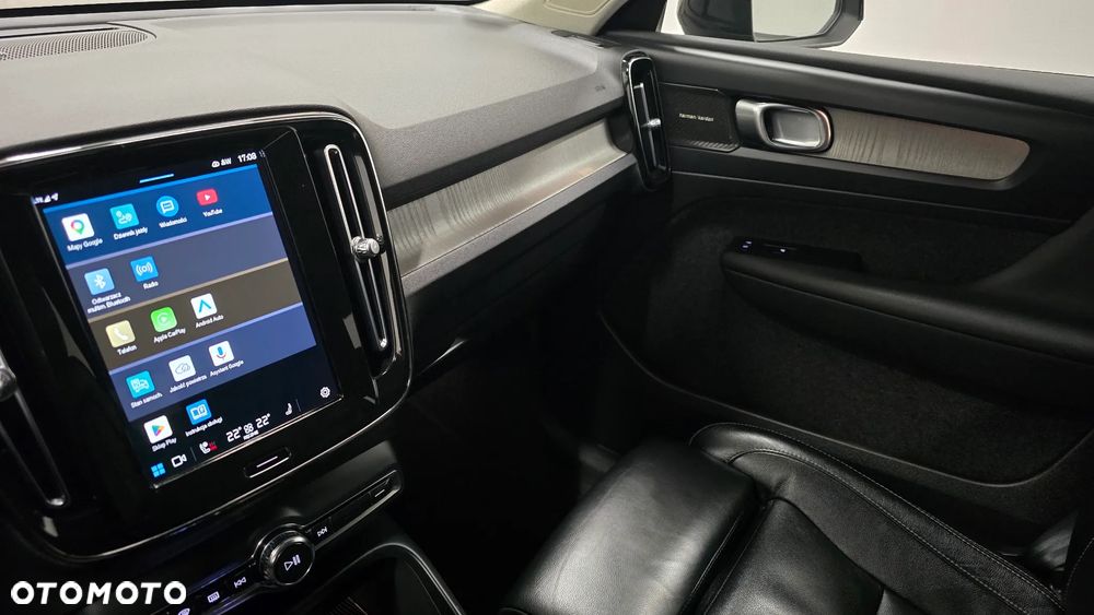 Volvo XC 40 B4 B DKG Plus Black Edition - 21