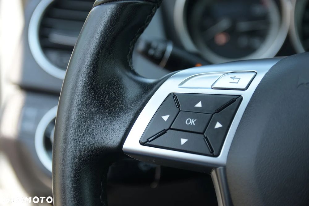 Mercedes-Benz Klasa C 180 CGI Automatik BlueEFFICIENCY Elegance - 26