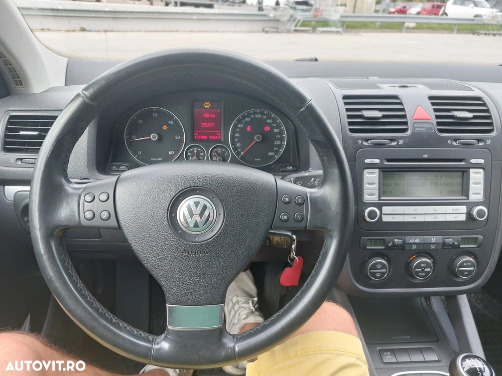 Volkswagen Jetta - 11