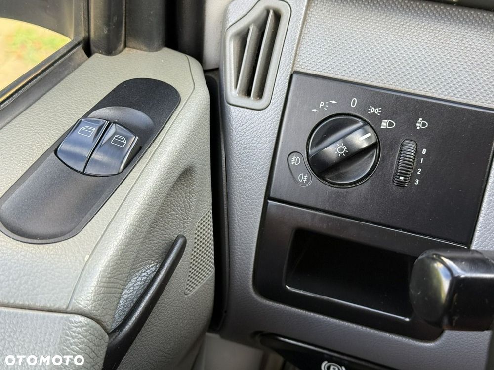 Mercedes-Benz Vito Univan 639.605 - 19