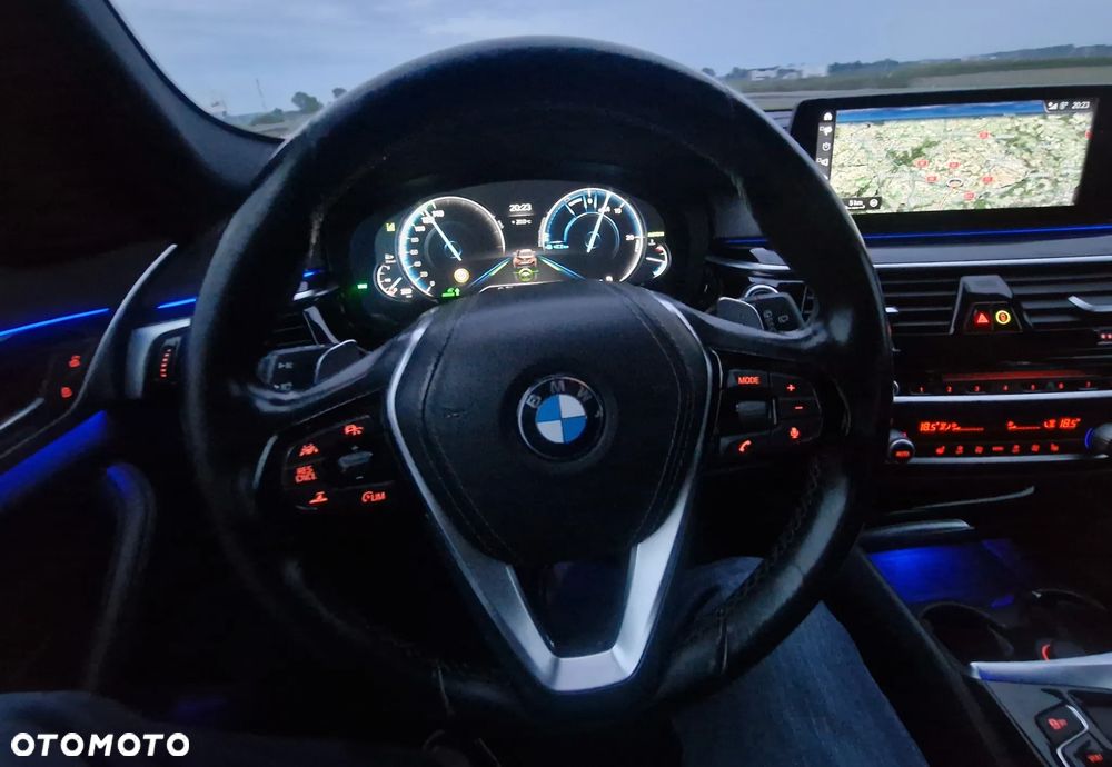 BMW Seria 5 525d Sport Line - 30