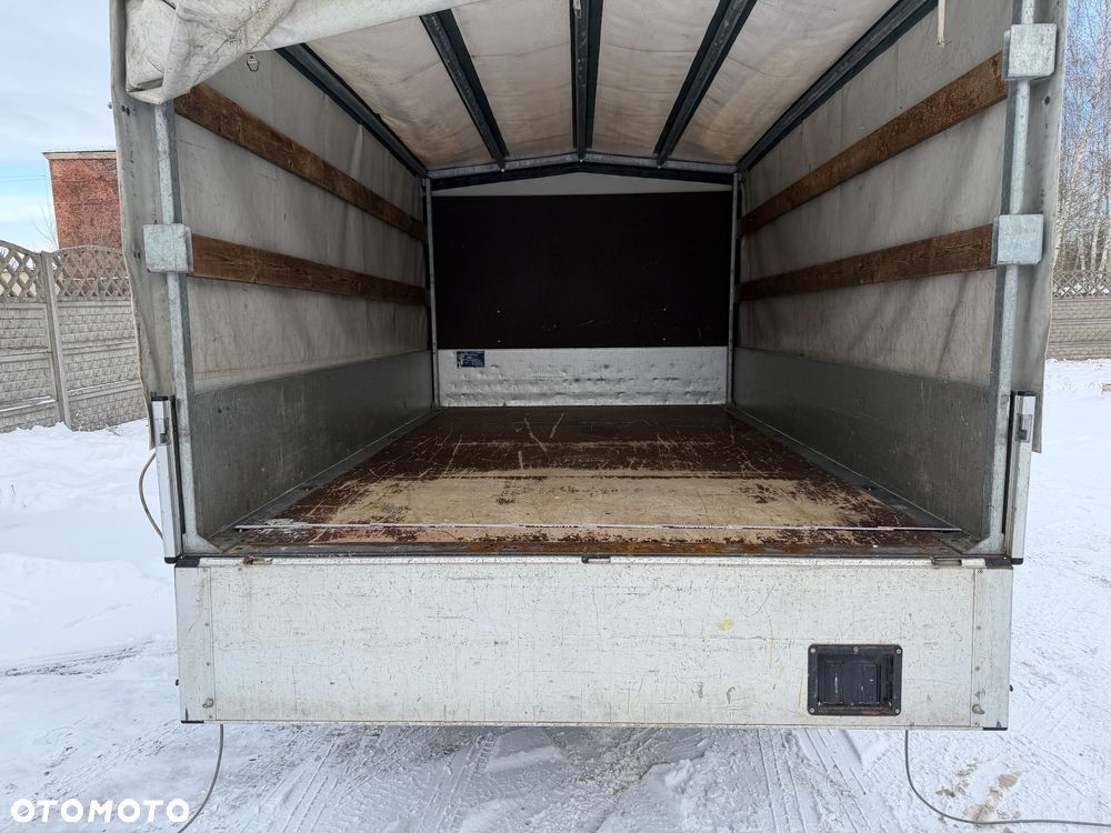 Mercedes-Benz Sprinter - 13