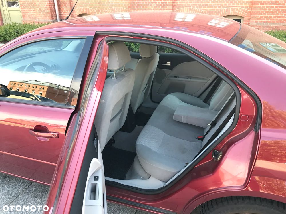Ford Mondeo 1.8 Ghia - 10