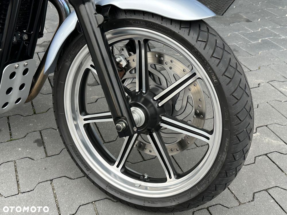 Triumph Bonneville - 20