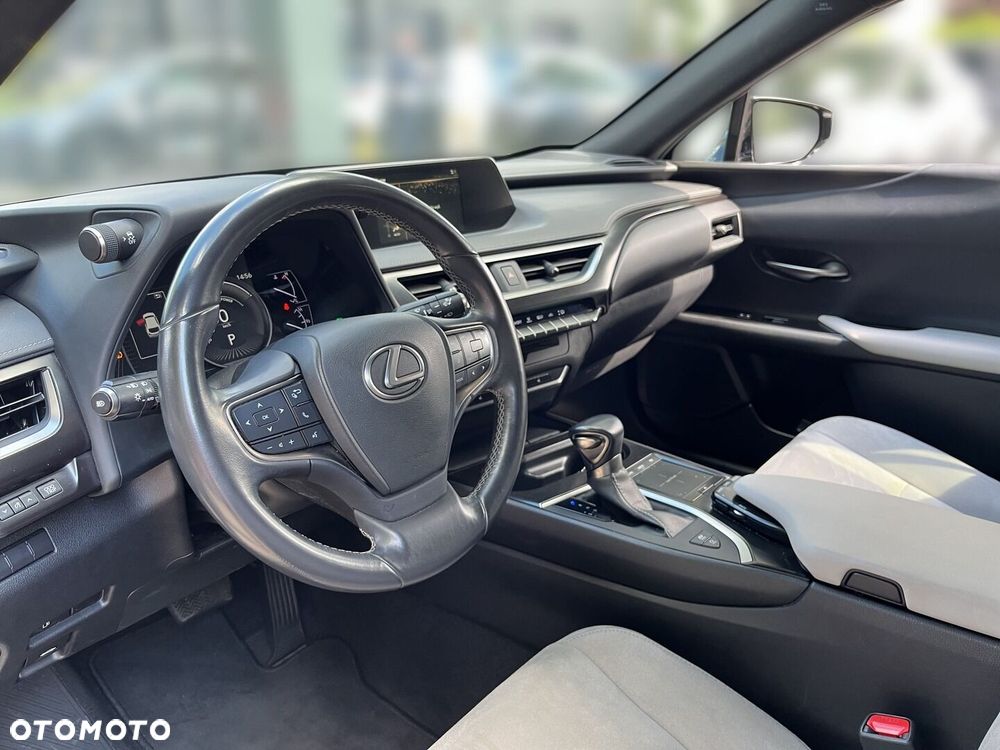Lexus UX - 4
