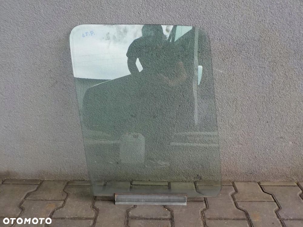 VW LT SZYBA PRAWA DRZWI PRZEDNICH PASAŻERA - 1