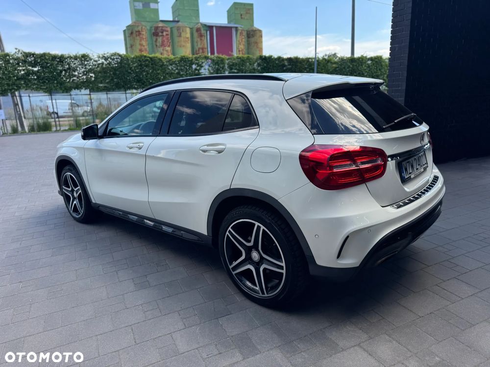 Mercedes-Benz GLA 250 4-Matic - 11