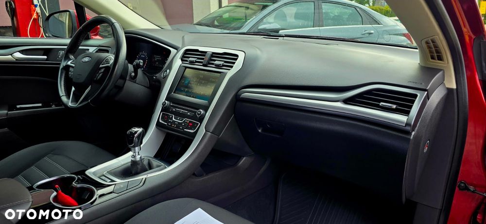 Ford Mondeo - 32