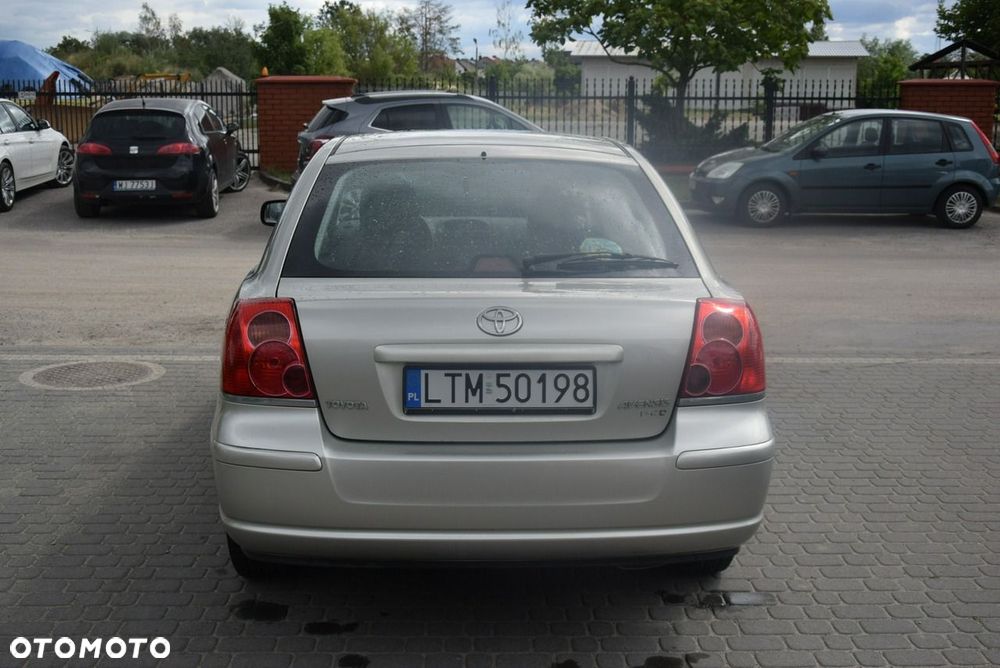 Toyota Avensis - 9
