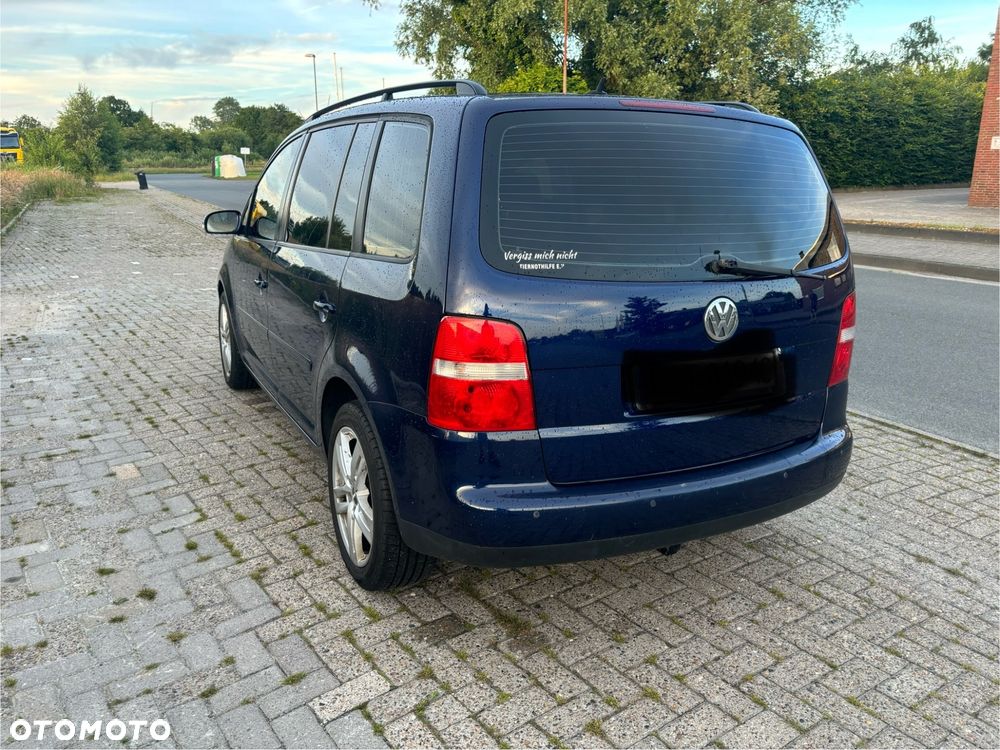 Volkswagen Touran 1.9 TDI Highline DSG - 4