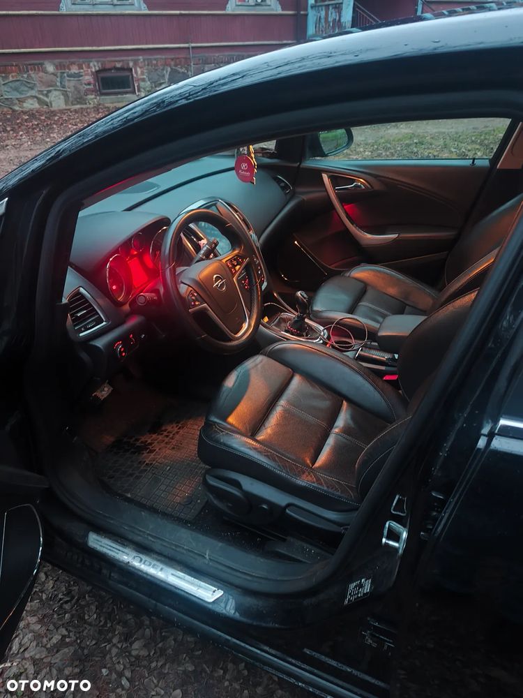 Opel Astra 1.6 T Cosmo - 13