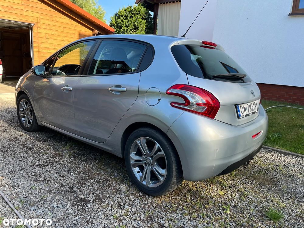 Peugeot 208 1.2 PureTech Allure - 4